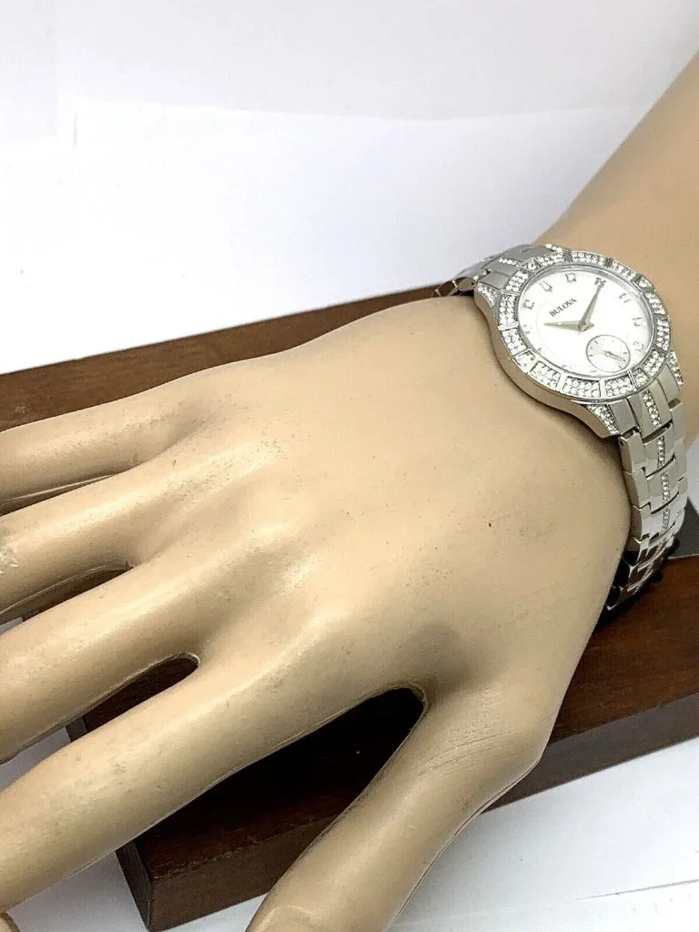 Bulova Women's Watch 96L291 Quartz White Mother of Pearl Dial Crystal Accent